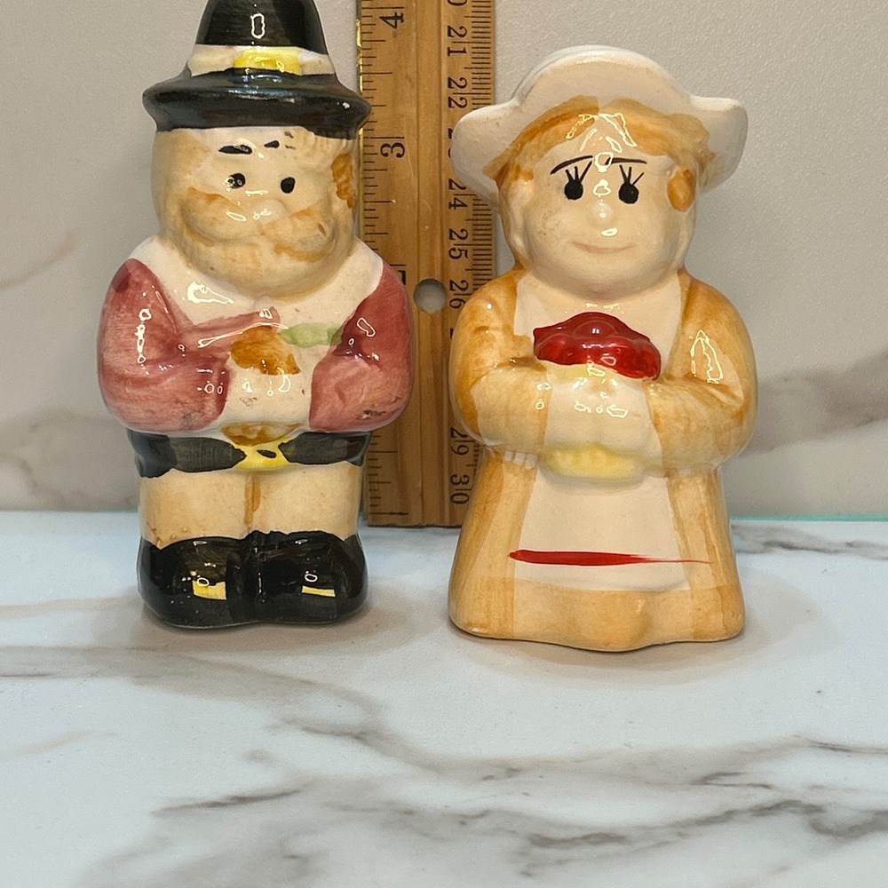 Vintage Pilgrim Salt and Pepper Shakers Thanksgiving Ceramic Harvest Set 4in